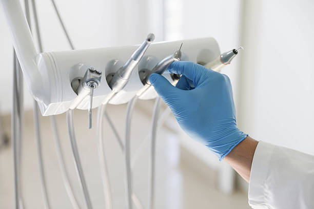 Professional Tooth Extraction technician working in Edinburg, IL